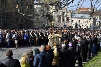  у Чернівцях відбулася традиційна молитовна хресна дорога.